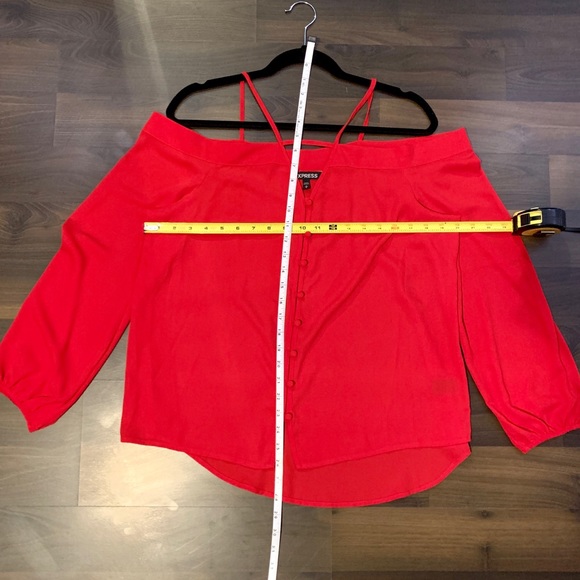 Express Off-the-shoulder, flowy blouse - Picture 3 of 5